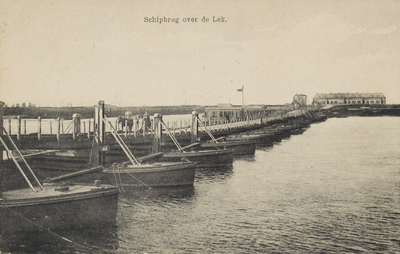 130408 Gezicht op de schipbrug over de Lek tussen Vreeswijk en Vianen.